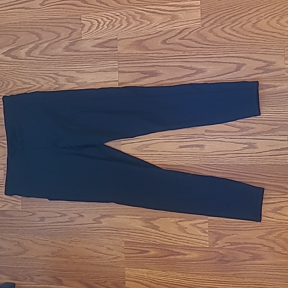 Vuori Women’s Stride Right Leggings – S | Black | Style VW429 | Gently Used